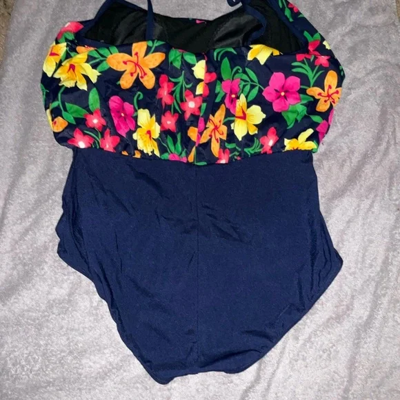 Vintage swimsuit - Picture 2 of 3